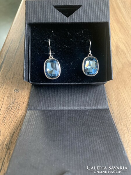 Silver earrings with crystal stones