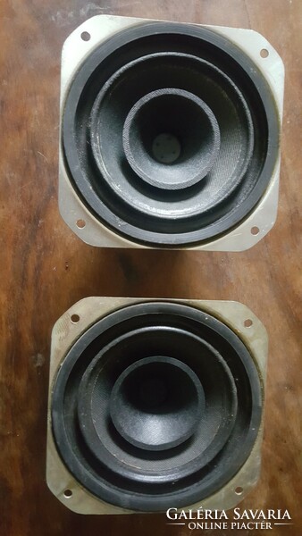 Pair of Beag hx 123-8 speakers