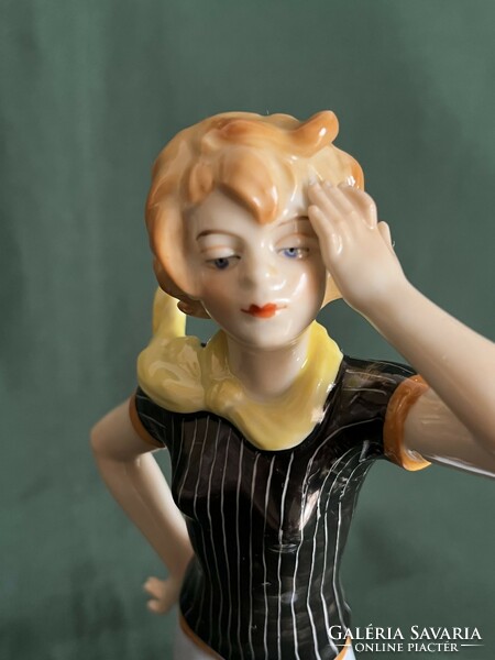 Volkstedt sálas lány porcelán figura fekete csíkos pólóban (P0011)