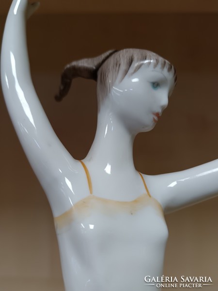 Hollóház porcelain ballerina