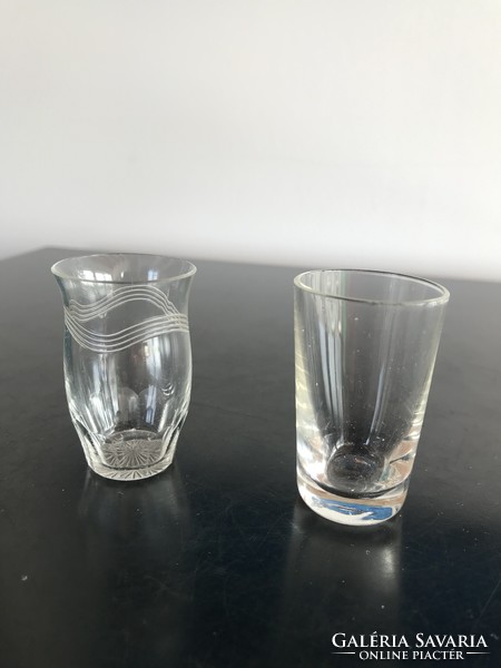 2 glass cups (79/2)