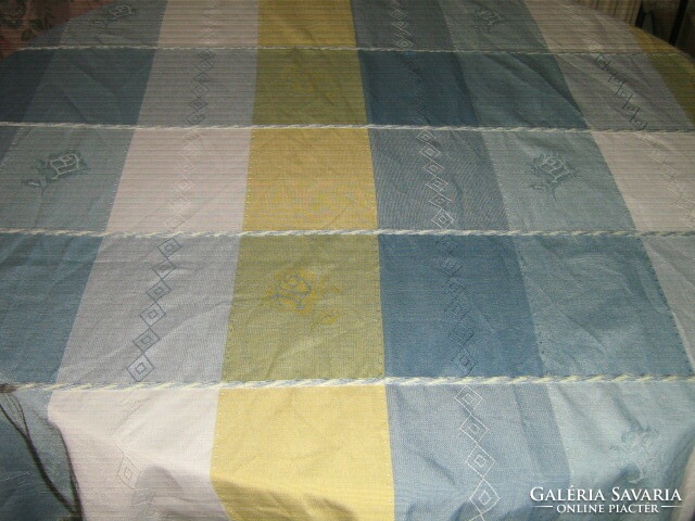Tulip filigree tablecloth in a beautiful checkered material