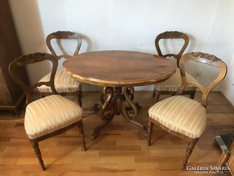 Table with spider legs and 4 chairs