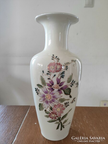 Zsolnay flower pattern vase (871/0011)