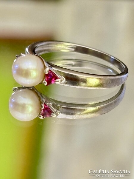 Fabulous silver ring with cultured pearl, ruby and topaz decoration