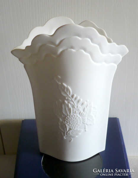 Herendi porcelán 175 éves jubileumi biszkvit porcelán váza, dísz dobozában