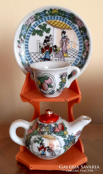 Chinese porcelain mini tea set.