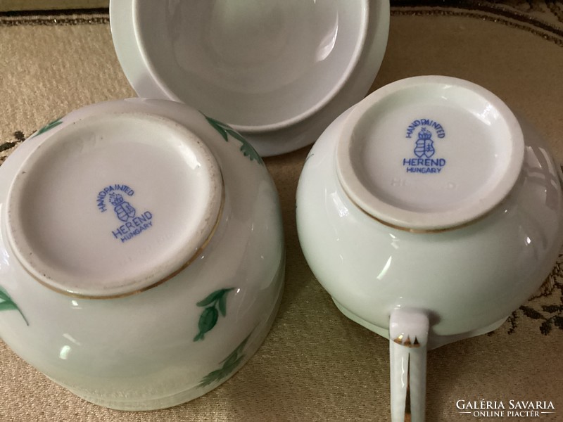 Ó Herendi porcelán kávés készlet  fennmaradt darabjai csészék tejkiöntő cukortartó