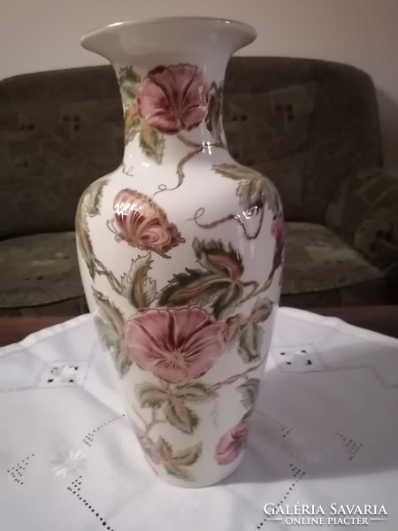 Gyönyörű Zsolnayk kézzel festett lepkés 42 cm magas váza