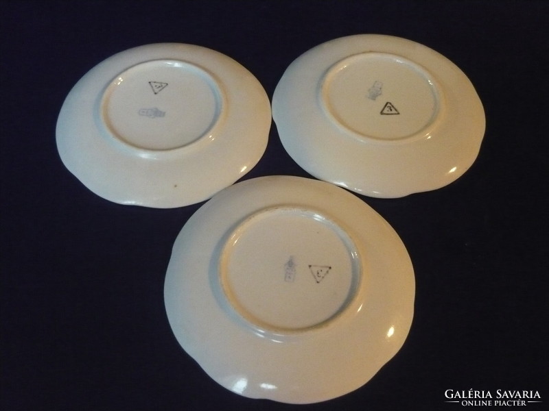 As a replacement, 3 pieces of zsolnay coffee cup coasters