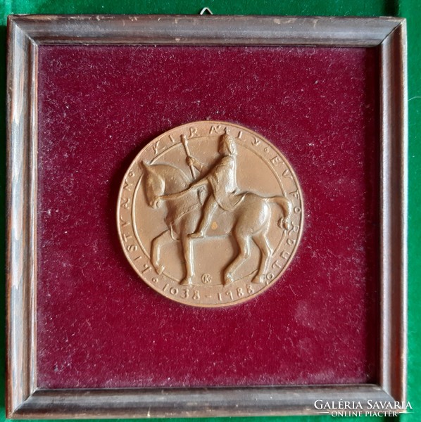 Kubisch János: Szent István 1038-1988, bekeretezett bronz plakett