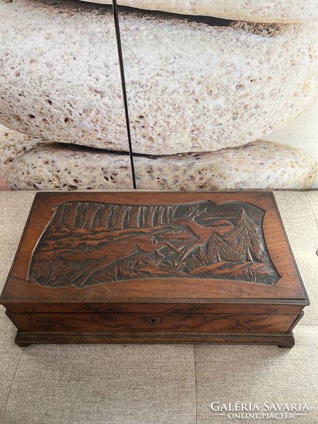 Antique engraved carved wooden box with hunting scene a64