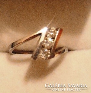 18K white gold ring with 3 diamond stones (42ct)
