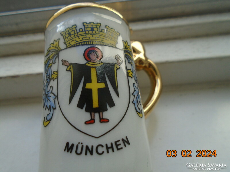 Opulently gilded, beer mug-shaped spice spreader with the coat of arms of a Benedictine monk from Munich