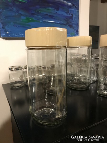 5 db nagy üveg, konyhai tároló edény műanyag tetővel (M 172/A)