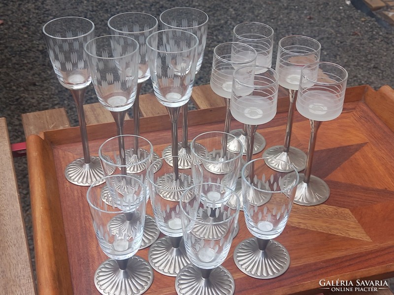 16 db vintage midcentury design rövid italos üvegpoharak/Ezüstözött alpakka talpas üvegpoharak