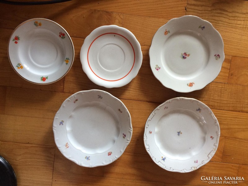 5 Zsolnay flower-patterned porcelain plates, perhaps pieces of an old cake coffee tea set
