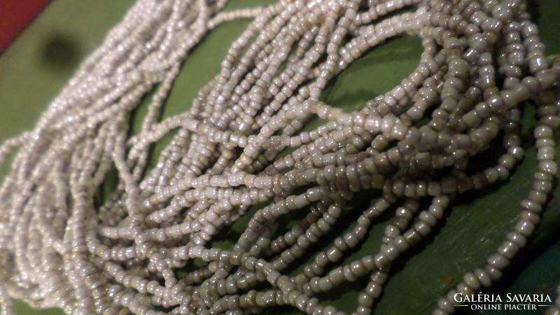 16-strand, 50 cm long necklace made of pearlescent white pearls.