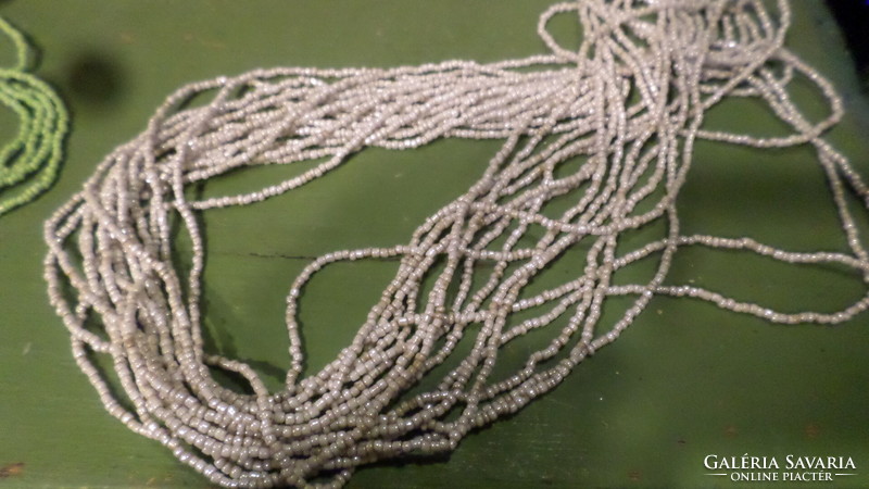 16-strand, 50 cm long necklace made of pearlescent white pearls.