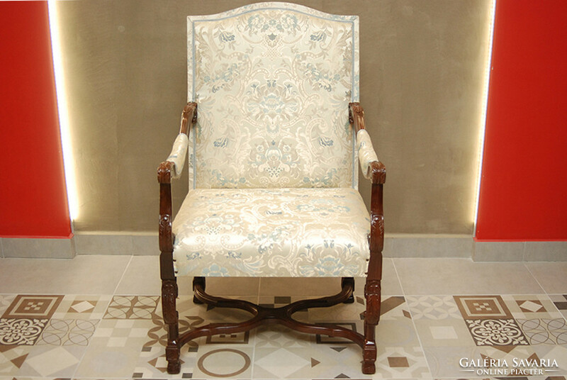 Baroque-style armchair - like a piece of a modern castle...