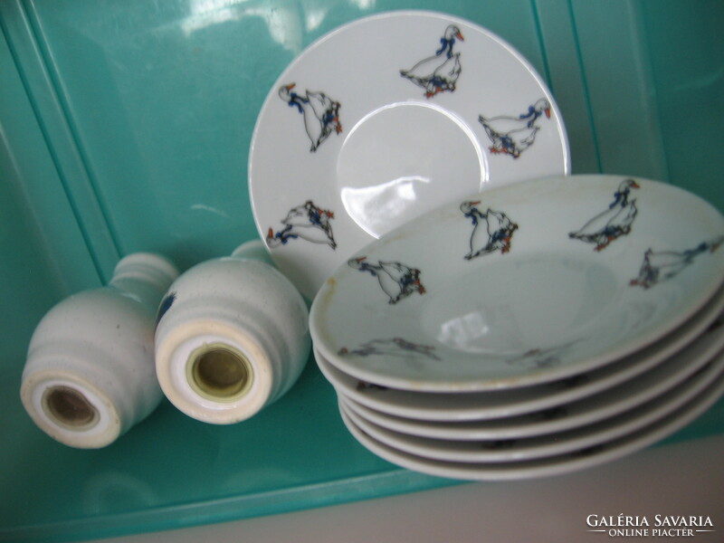 Goose ribbon salt, pepper shaker and small plate set