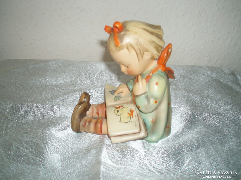 Hummel - extra rare little reading girl - for the collection of valuable Hummels.