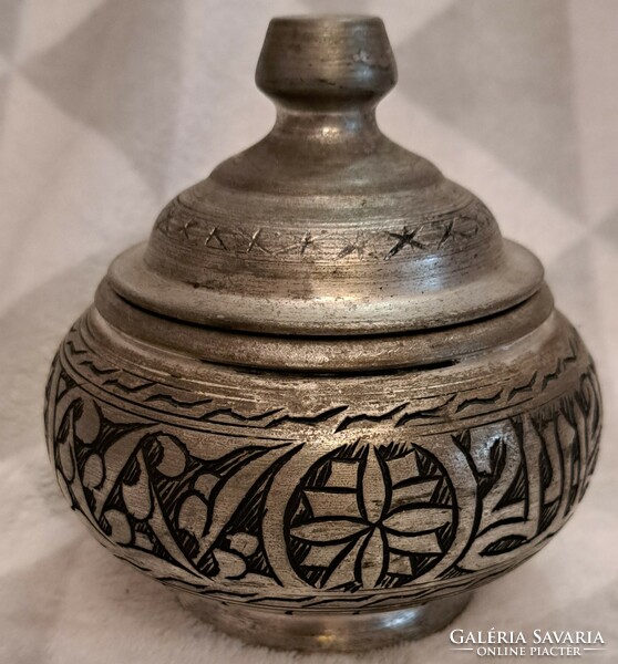 Arab ezüstszínű fém cukortartó, bonbonier (4591)