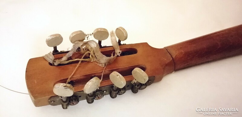 Incomplete mandolin in need of restoration, for instrument makers and art lovers