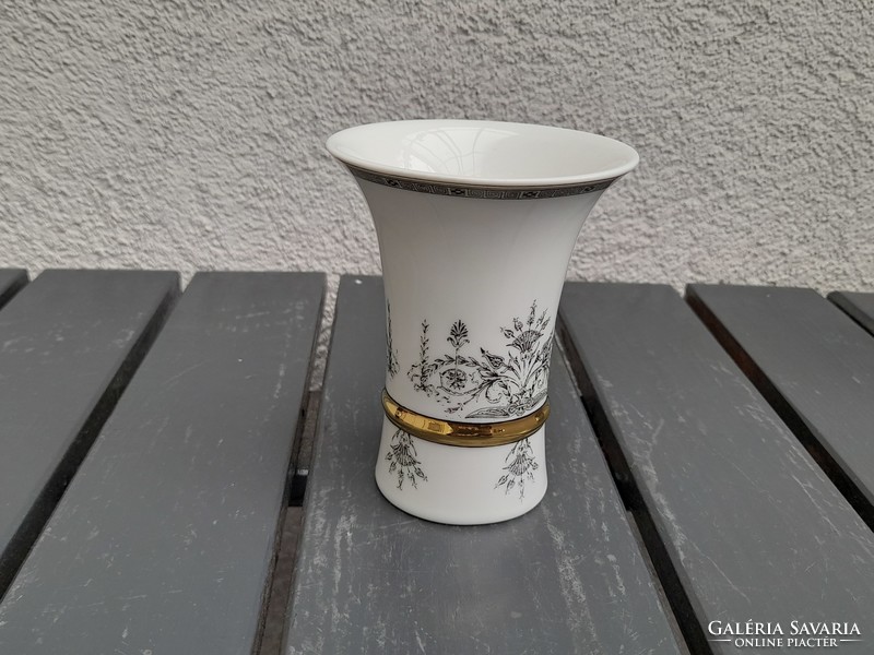 A rare vase from Hollóháza