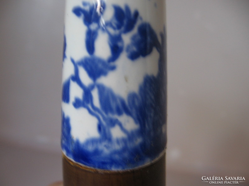 Blue willow pepper shaker, porcelain and wood