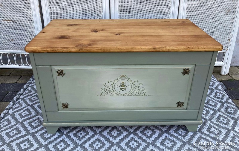 Vintage bee chest, with metal bees, slightly antiqued with gold