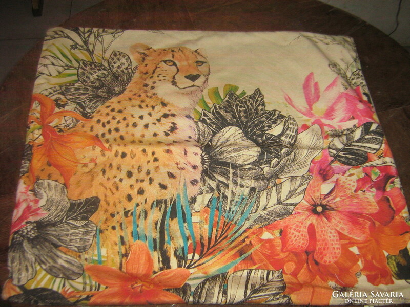Beautiful vintage pink leopard print pillowcase