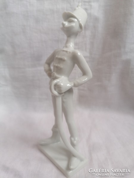 Drasche  fehér porcelán huszár figura