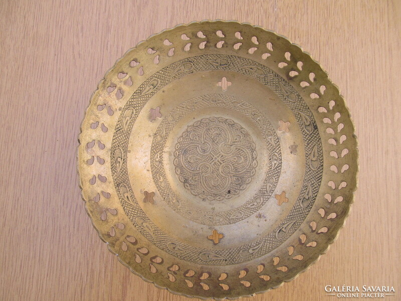 Pierced, decorated copper centerpiece, serving tray, fruit holder (17 cm.)