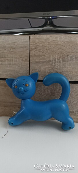 Régi játékok-sípolós gumi figura, műanyag cica, mikulás csizma