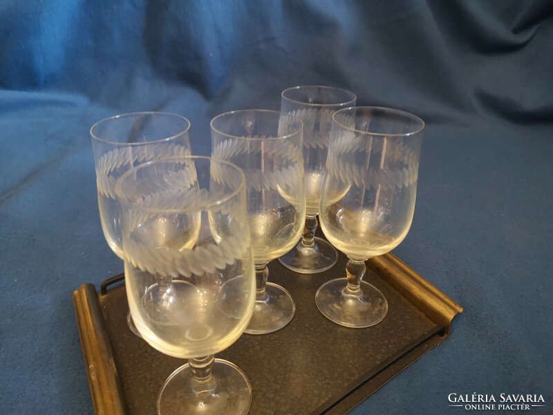Set of 5 retro polished stemmed glass wine glasses