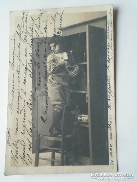 D201787 Széken álló gyermek és a dunsztos üvegben lévő konyhapénz  1904   Lemonnier  Paris