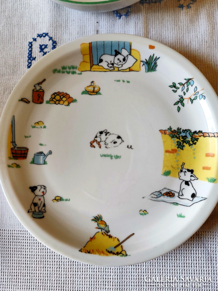 Pair of Alföldi porcelain children's plates. A very rare specimen!