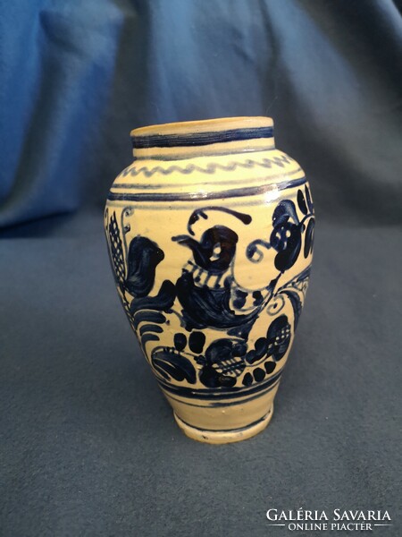 16 cm ceramic vase decorated with traditional folk motifs