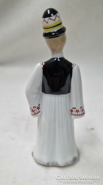 Hollóházi népviseletes fiú porcelán figura hibátlan állapotban 12,5 cm.