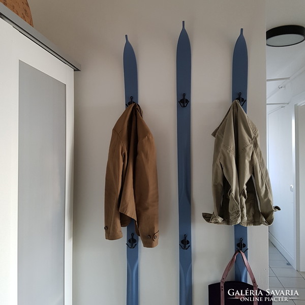 Wooden ski wall hanger