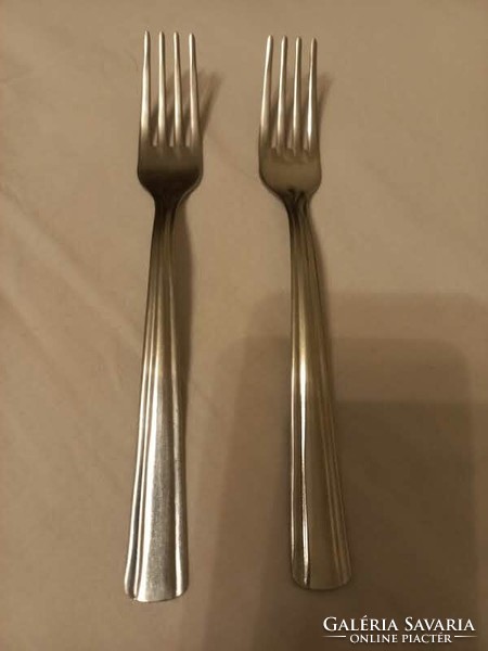 Stainless steel fork with 2 stripes