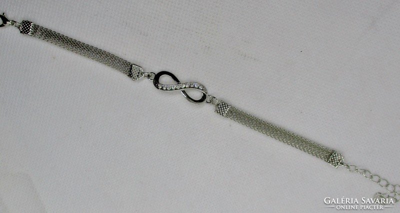 A very nice delicate little infinity symbol bracelet