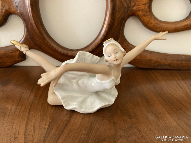 Wallendorf porcelain ballerina, dancer