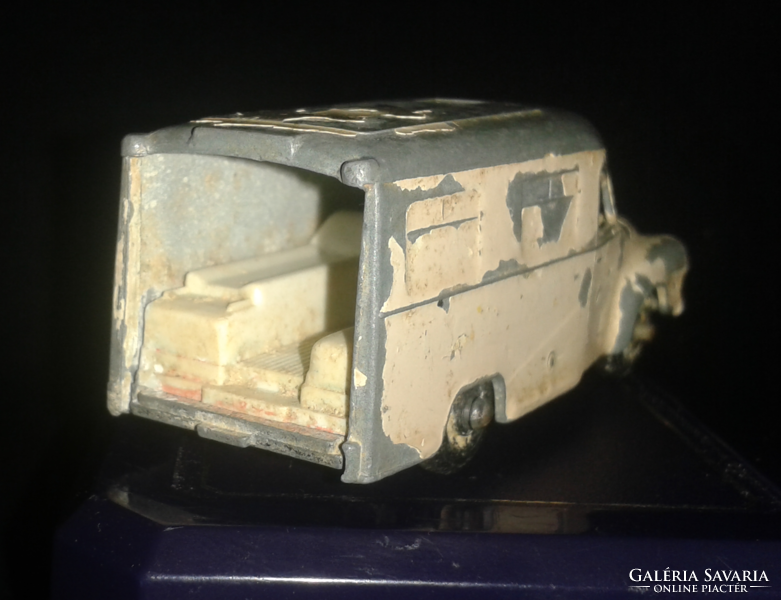 Lesney Matchbox Regular Wheels #14 Bedford Lomas Ambulance | 1962-1967