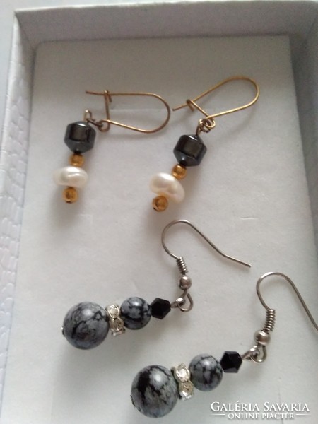 2 Pair of earrings with mineral stones and pearls