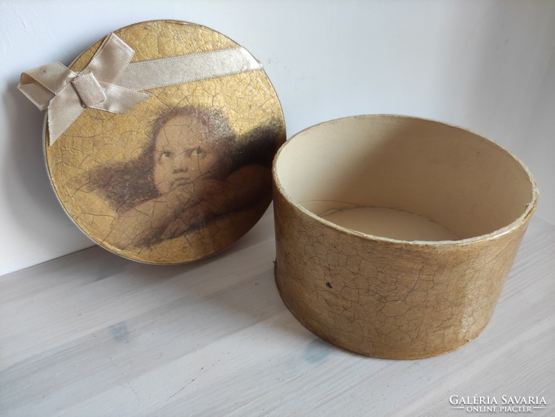 Round thin wooden box decorated with a dreamy angel image