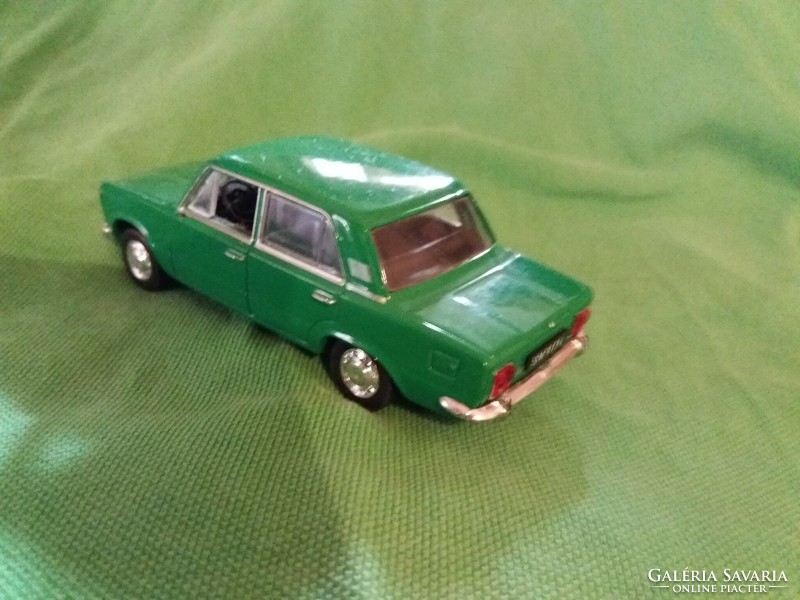 Polski fiat 126 p metal model car 1:43 in good condition according to the pictures