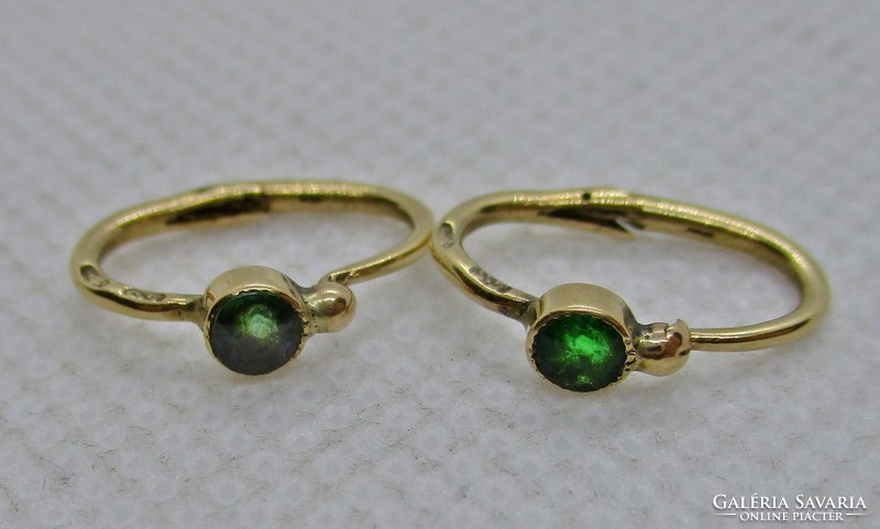 Special antique 14kt gold earrings with emerald stones
