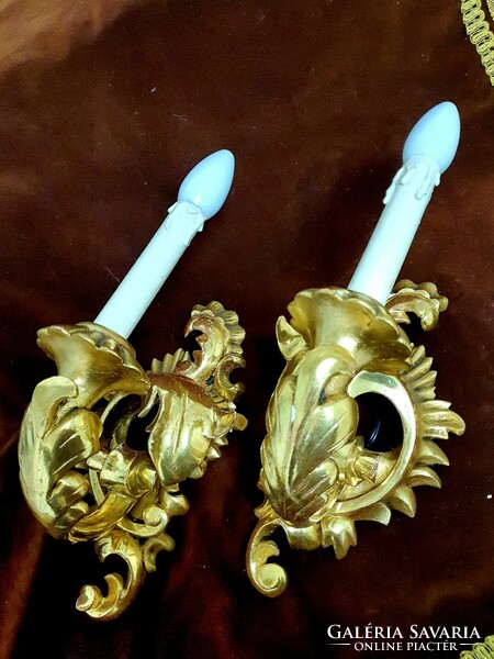 Pair of Florentin wall arms, gilded, carved lime wood.